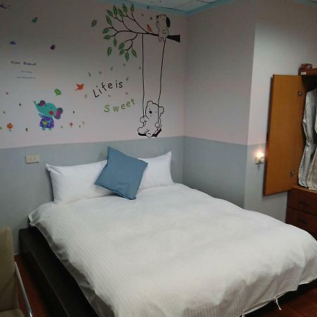 Papa Bear's Guesthouse Taichung Extérieur photo