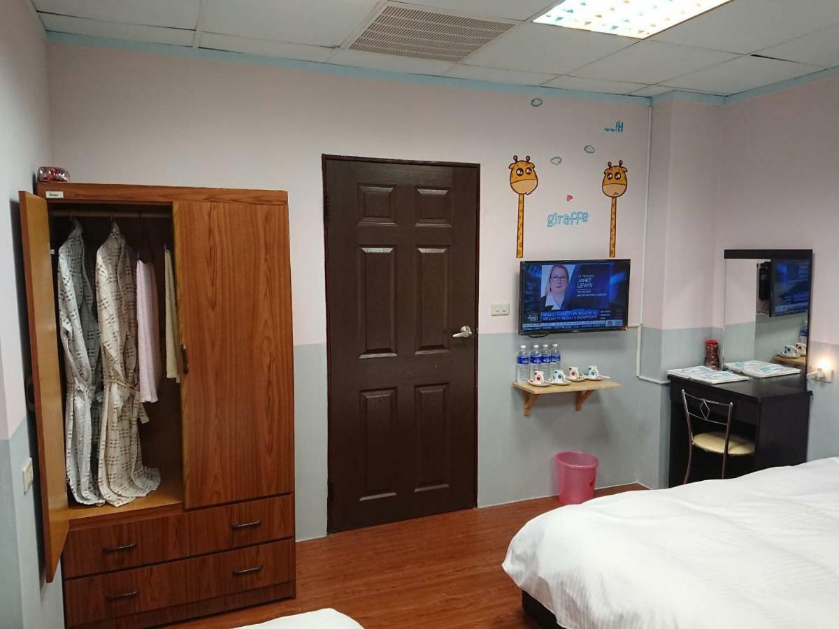 Papa Bear's Guesthouse Taichung Extérieur photo