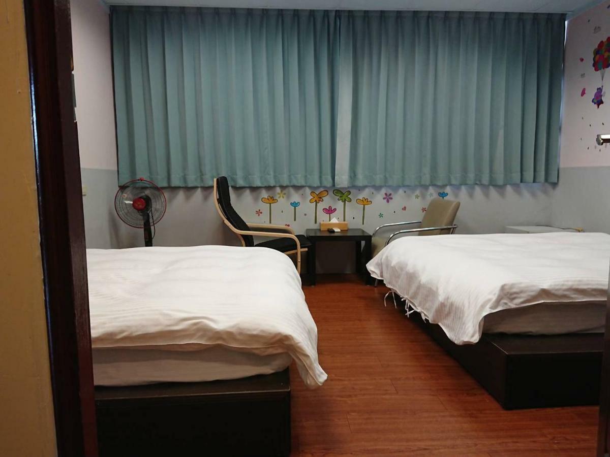 Papa Bear's Guesthouse Taichung Extérieur photo