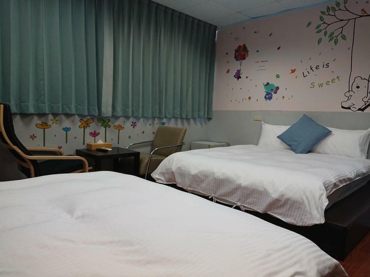Papa Bear's Guesthouse Taichung Extérieur photo