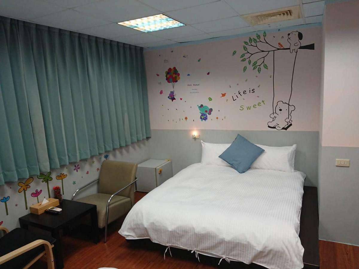 Papa Bear's Guesthouse Taichung Extérieur photo