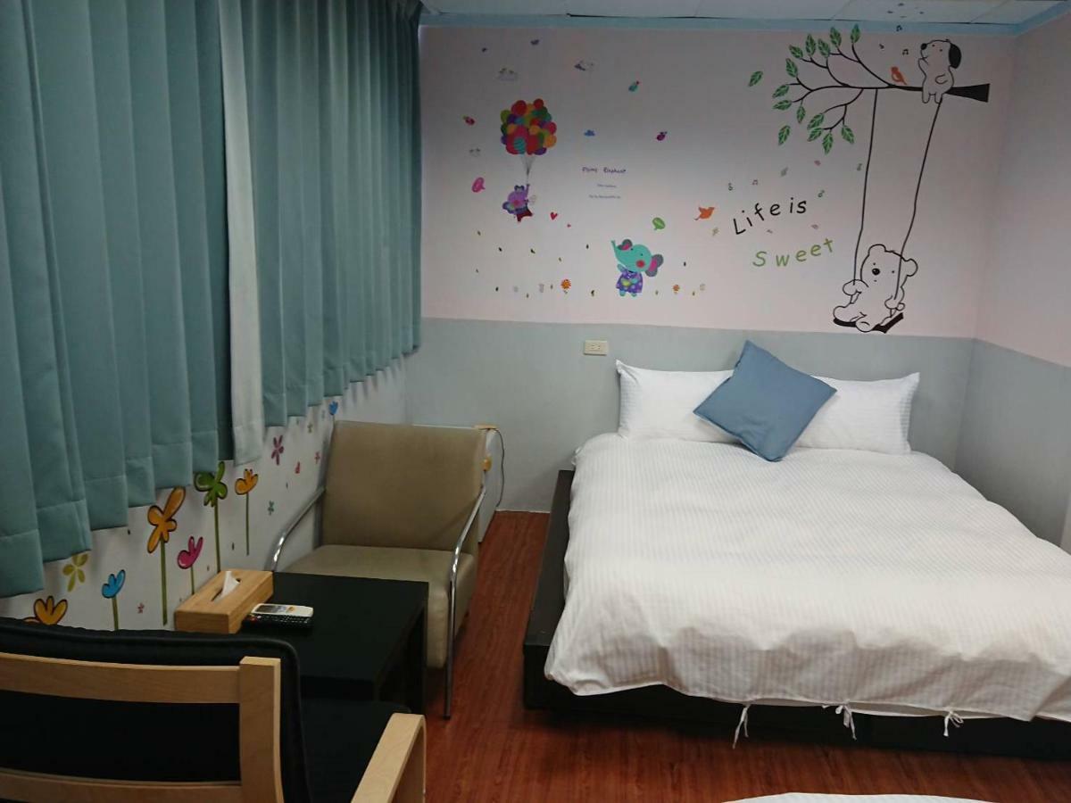 Papa Bear's Guesthouse Taichung Extérieur photo