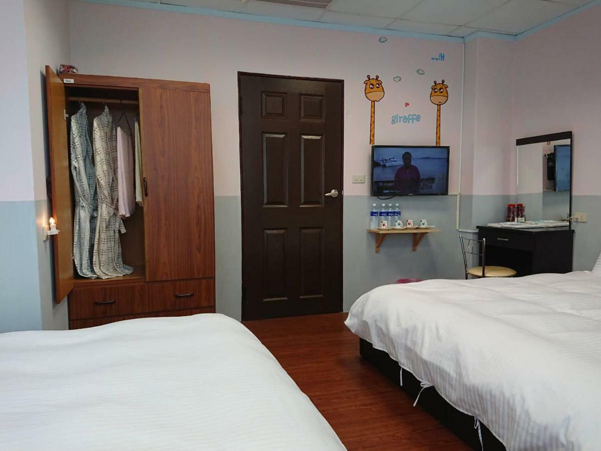 Papa Bear's Guesthouse Taichung Extérieur photo
