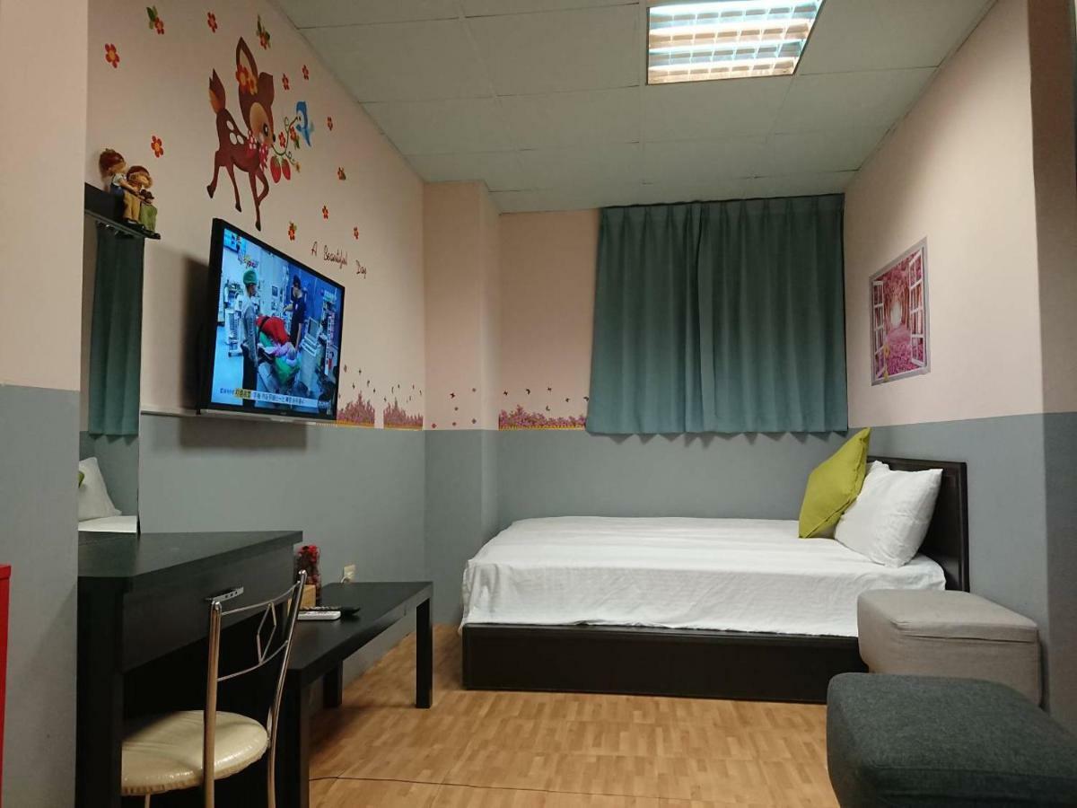 Papa Bear's Guesthouse Taichung Extérieur photo