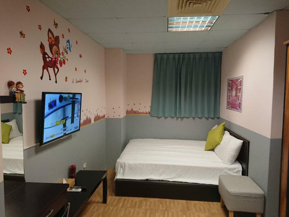 Papa Bear's Guesthouse Taichung Extérieur photo