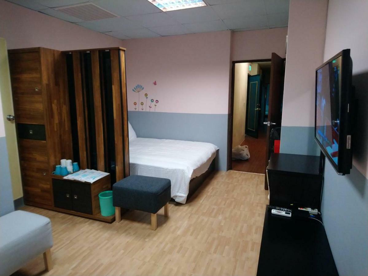 Papa Bear's Guesthouse Taichung Extérieur photo